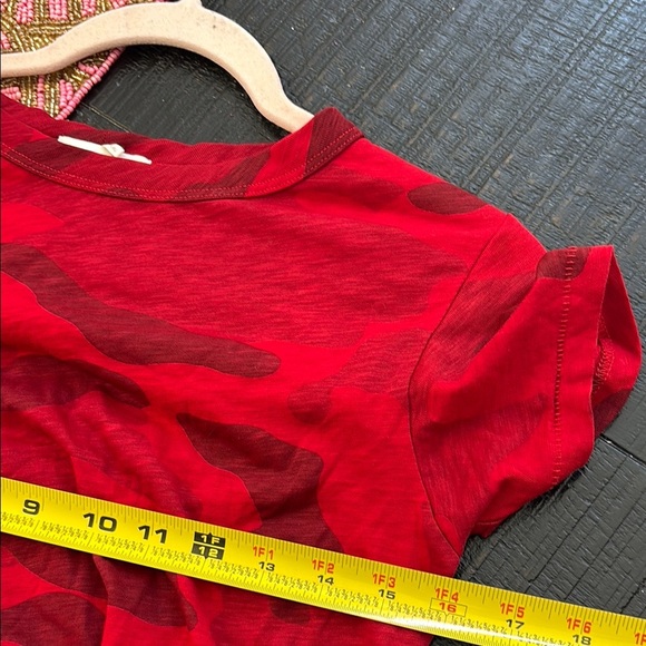 Rag and Bone Red Camo Short Sleeve Tee Shirt Size Small - Picture 10 of 13